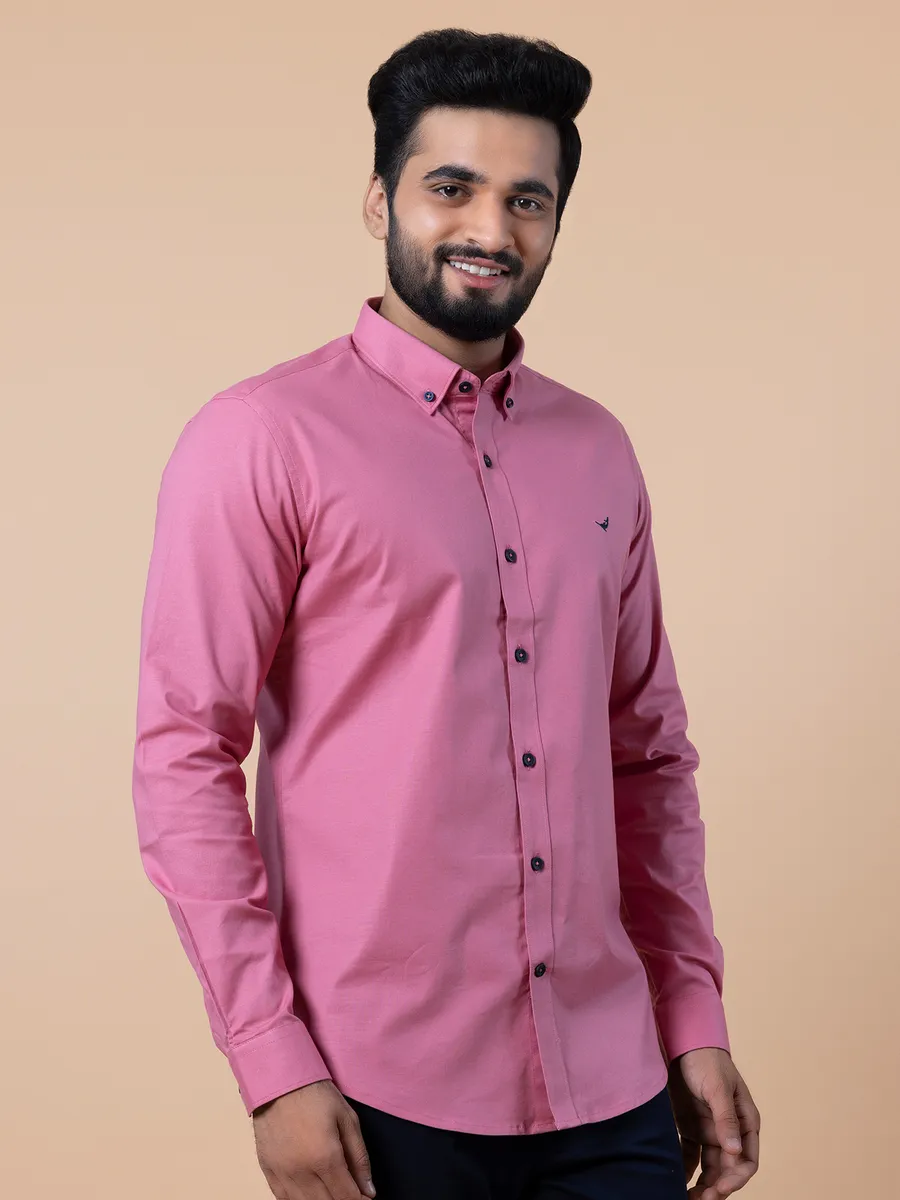 Frio plain cotton pink casual slim fit shirt