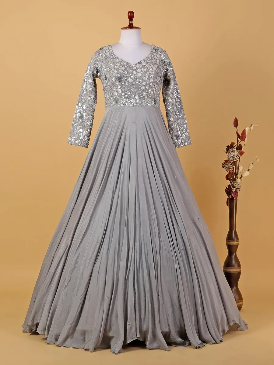 Grey chiffon floor-length suit