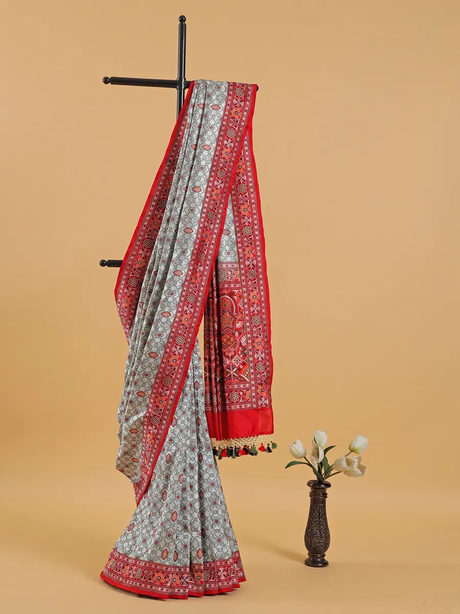 Off-white saree with contrast border