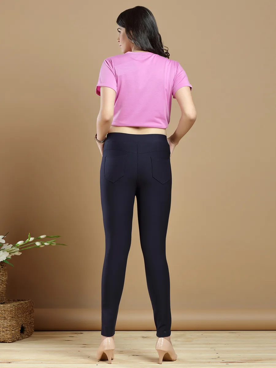 Plain navy blue hued lycra jeggings for women