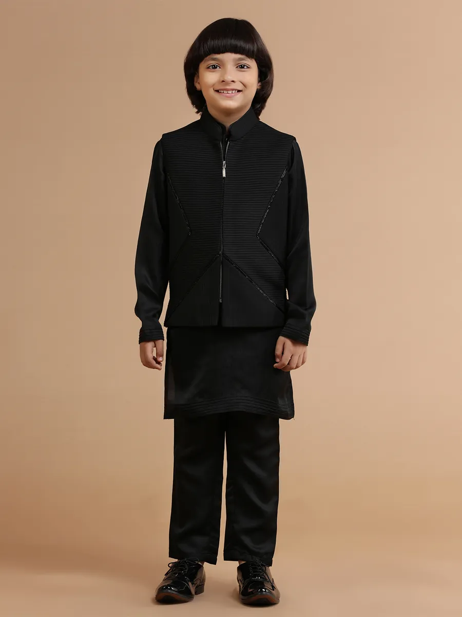 Reception look silk waistcoat set in black