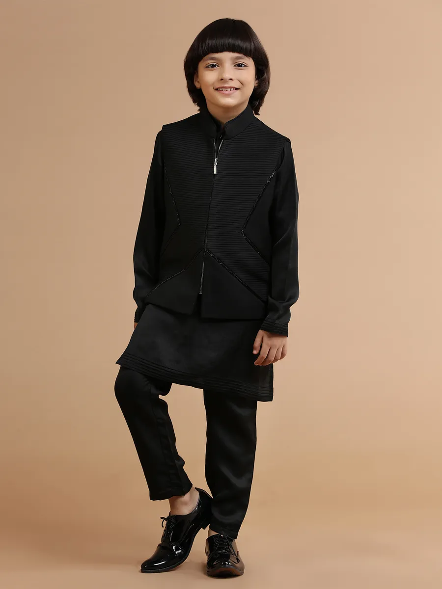 Reception look silk waistcoat set in black