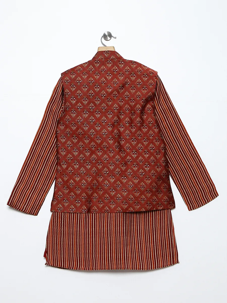 Silk maroon printed waistcoat set