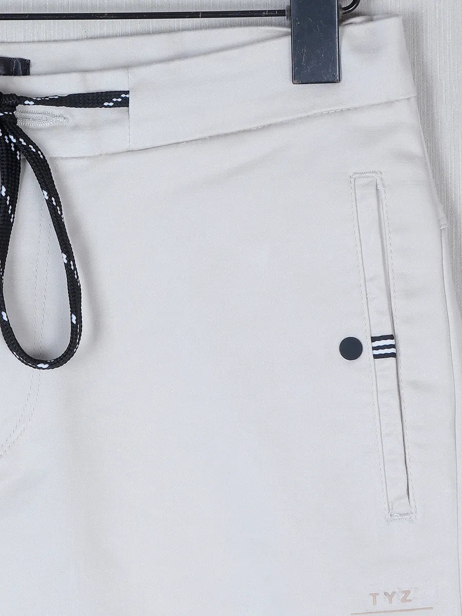 TYZ solid cream cotton slim fit shorts