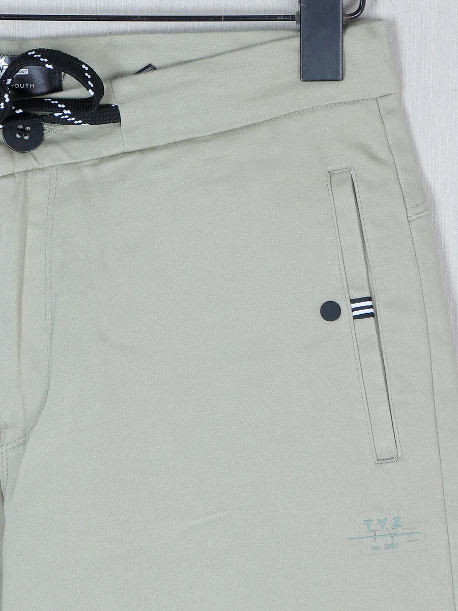 TYZ solid cream slim fit shorts