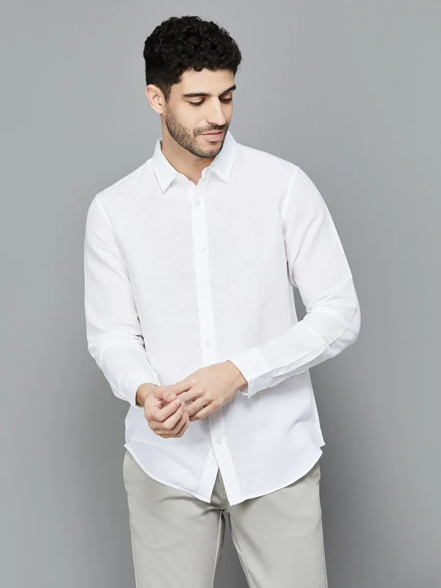 Men's White Standard Slim Fit Typography Printed Cotton Casual Shirt