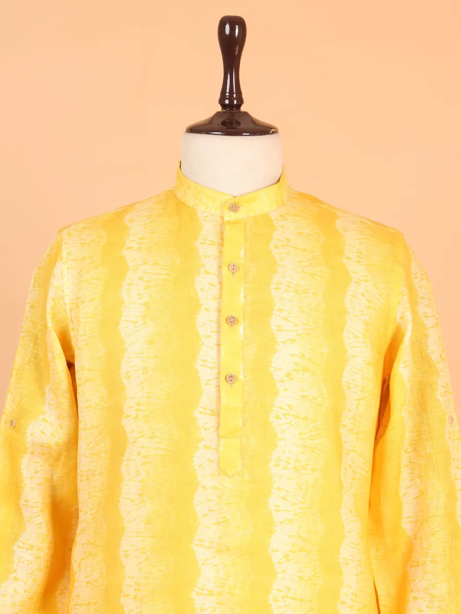 Yellow printed kurta in cotton for men
