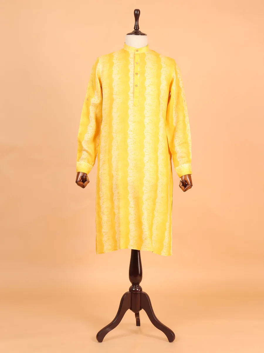 Yellow printed kurta in cotton for men