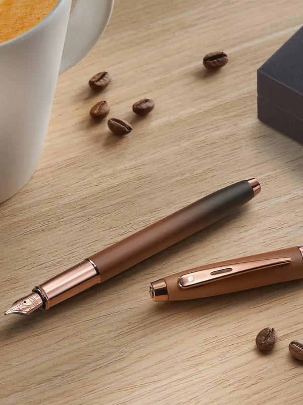 Lamy Set Safari Fountain Pen (Medium) - Red with Keyring
