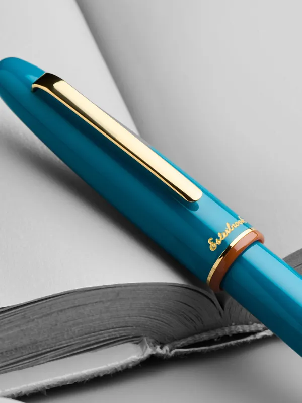 Lamy Set Safari Fountain Pen (Medium) - Red with Keyring