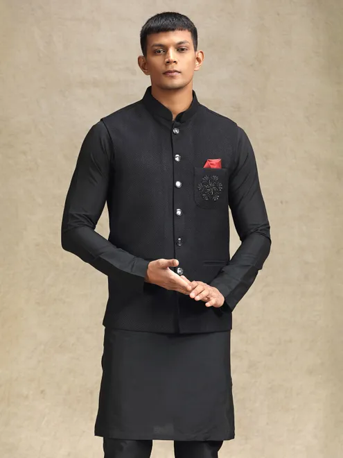 Black waistcoat set with delicate embroidery