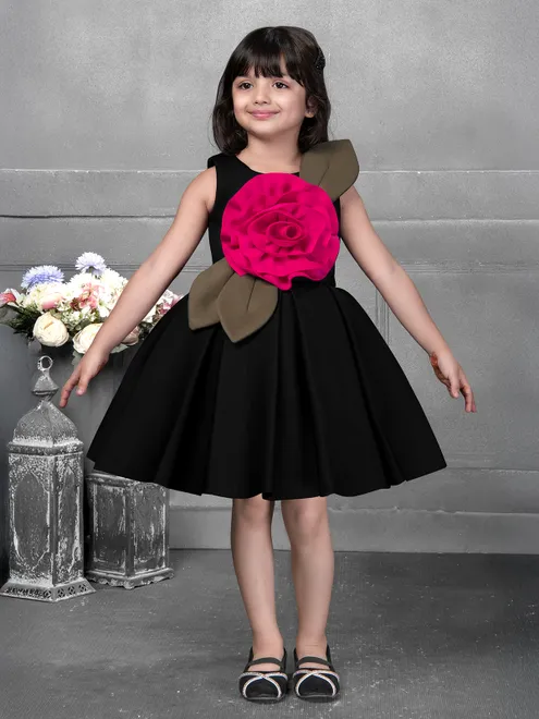 Chic black satin frock with sleeveless round neck