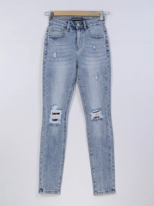 Deal washed and ripped light blue jeans