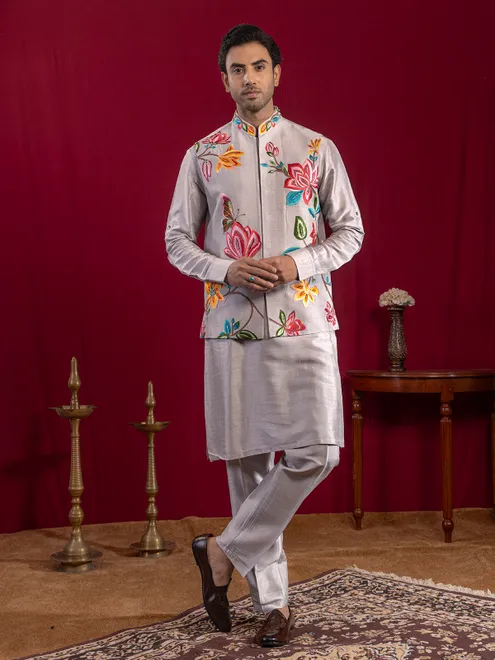 Grey silk waistcoat set with embroidery