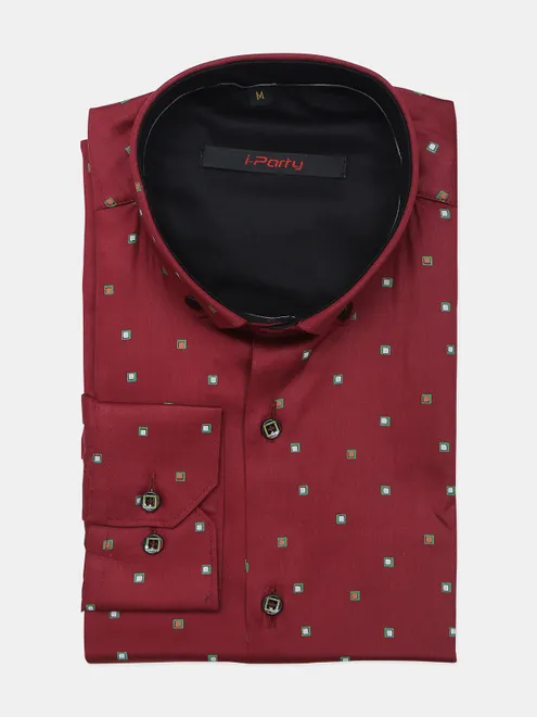 I Party slim fit maroon printed mens shirt