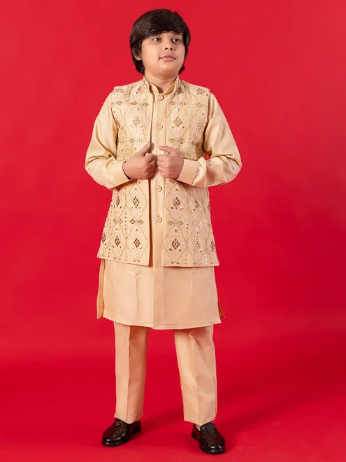 Light brown waistcoat set with embroidey embellishment