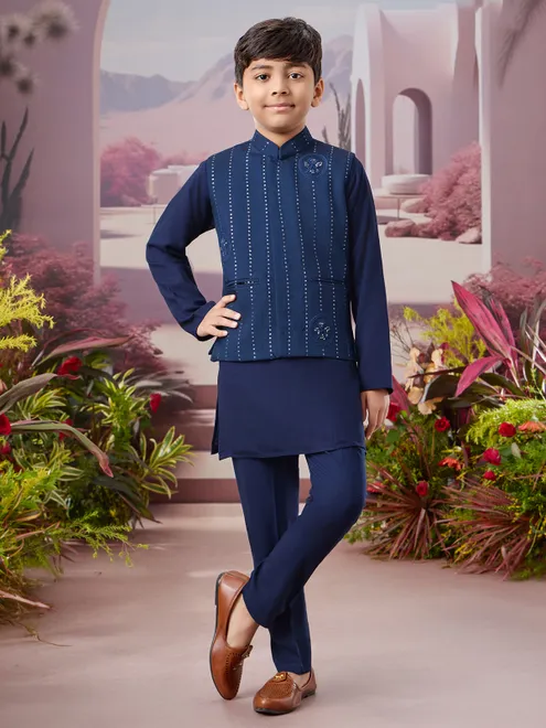 Navy blue silk waistcoat set with embroidery