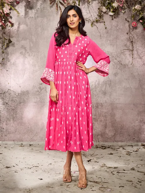Pink cotton dress with thread work