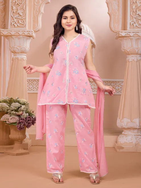 Pretty pink silk sleeveless salwar suit