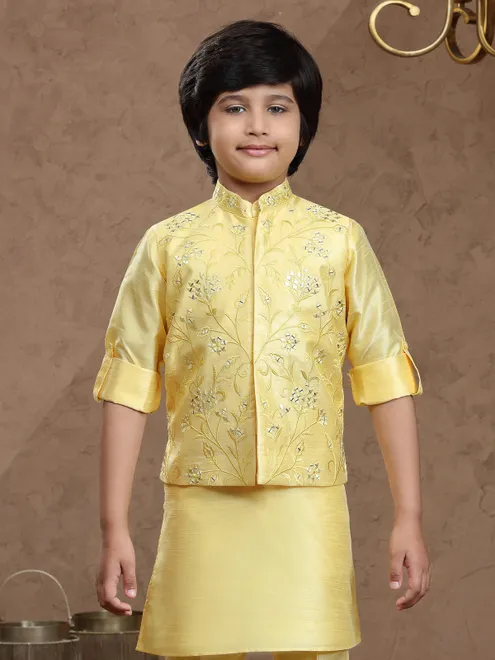 Yellow silk waistcoat set with embroidery weaving
