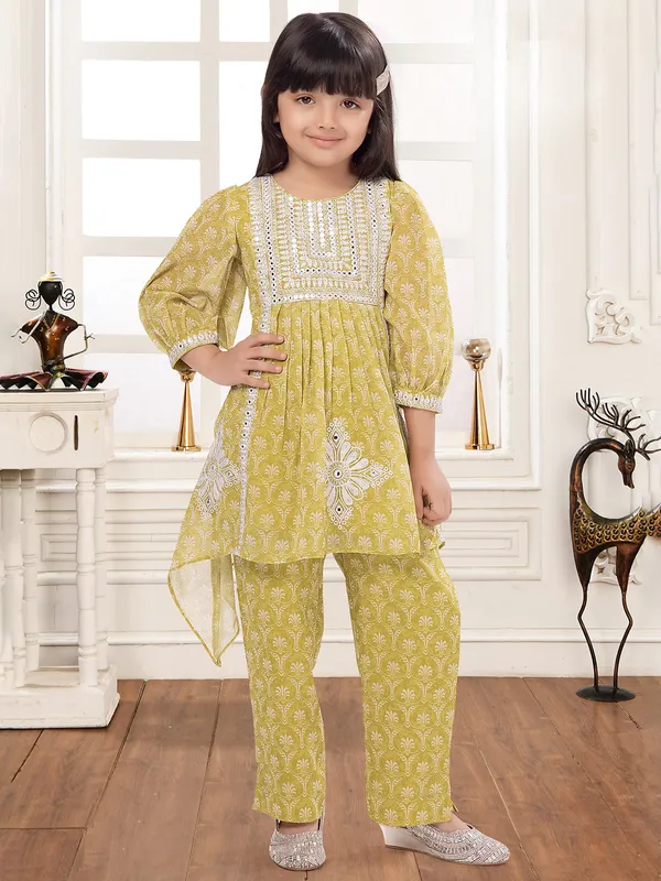Alluring pista green georgette salwar suit