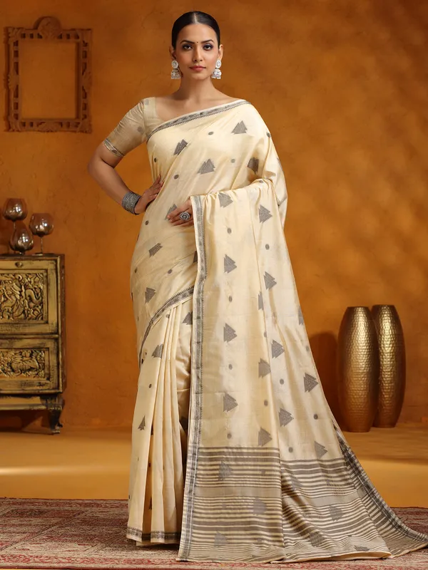 Beige silk saree with beautiful motif