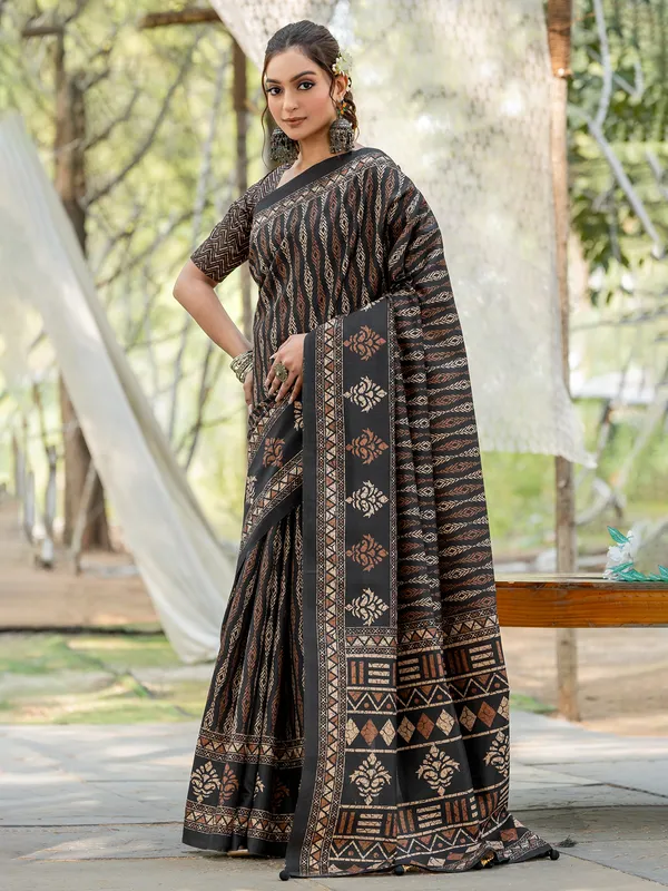 Black cozi silk saree with attractive print