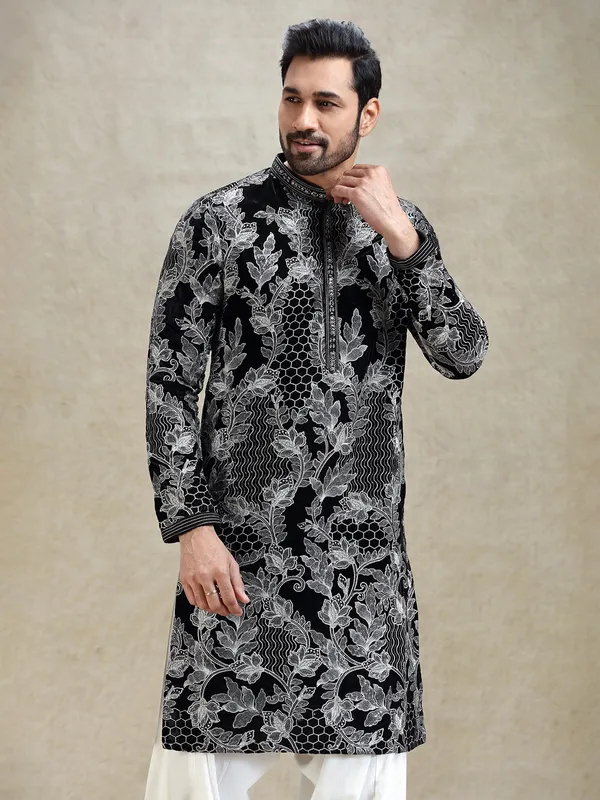 Black festive charm kurta set in flower embroidery theme