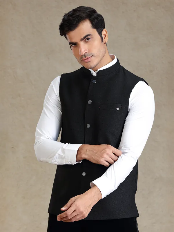 Black jute fabricated waistcoat for men