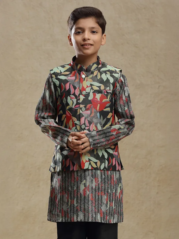 Black printed waistcoat set in polister silk