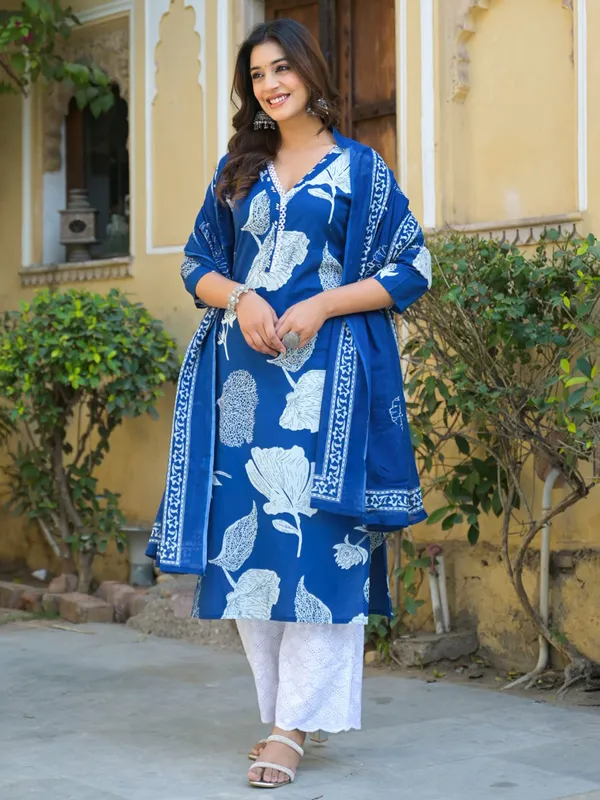Blue cotton kurti set with prints