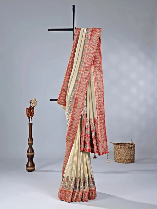 Cream silk saree with lustrous zari craftsmanship