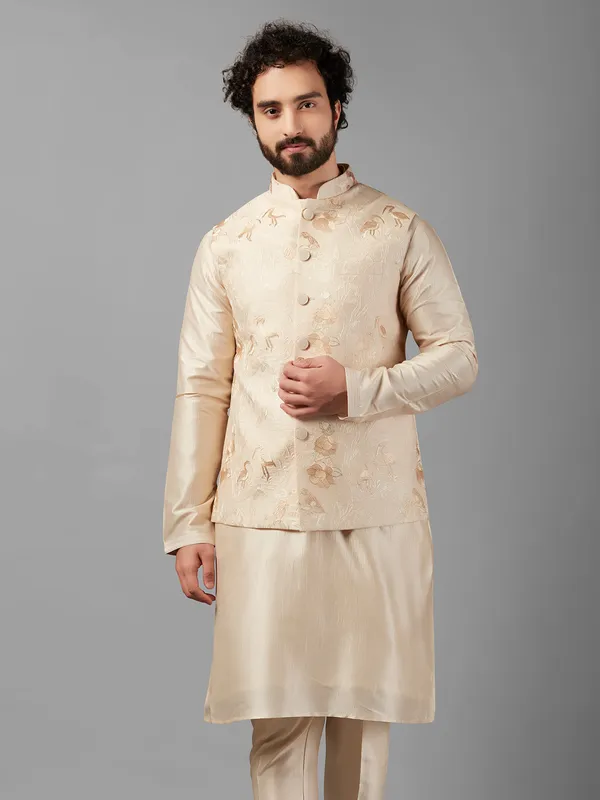 Dashing beige waistcoat set in silk