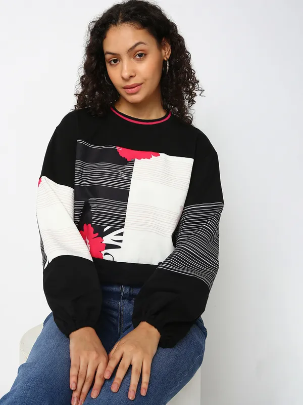 Deal black printed sweatshirt