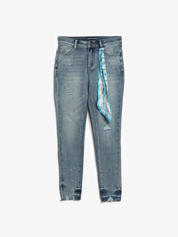 Deal blue washed and ripped jeans