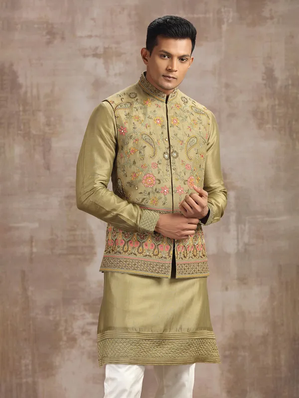 Earth green silk waistcoat set with embroidery