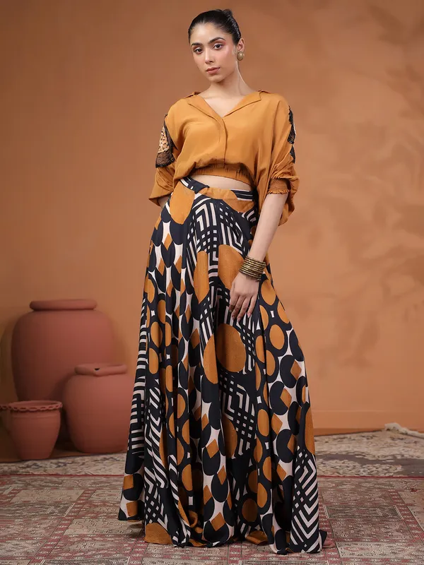 Enchsnting black and peach satin co ord set