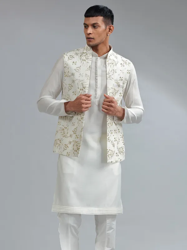 Fabulous white silk waistcoat set with bottom