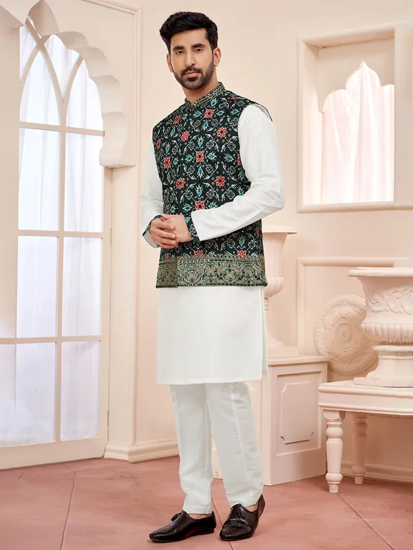 Graceful white and green waistcoat set for festive moments