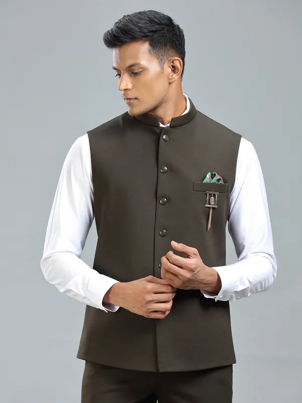 Great impression with green waistcoat for men