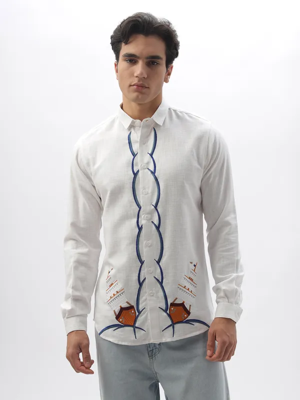 HAMPTONS white embroideried design casual shirt