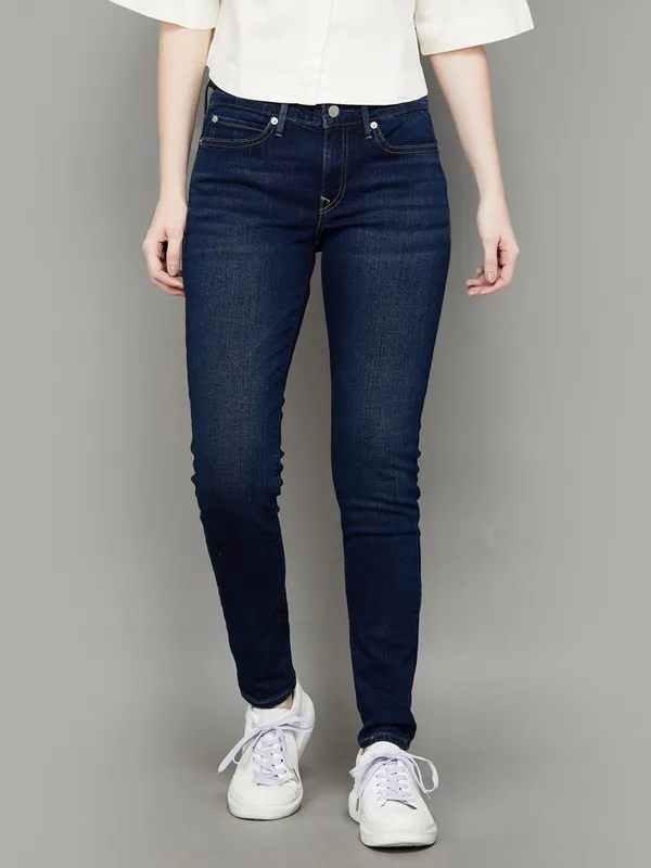 LEVIS skiny fit navy denim jeans