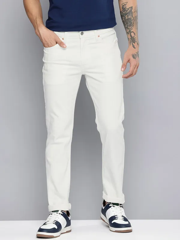 LEVIS solid white denim jeans