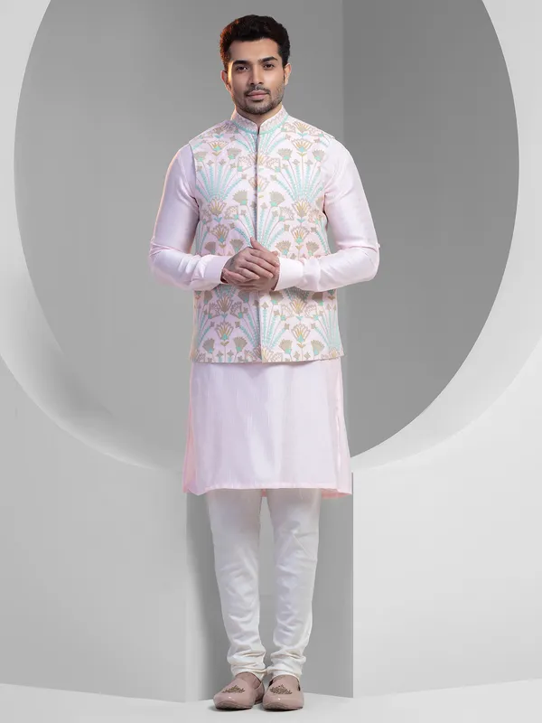 Light pink silk waistcoat set with embroidery