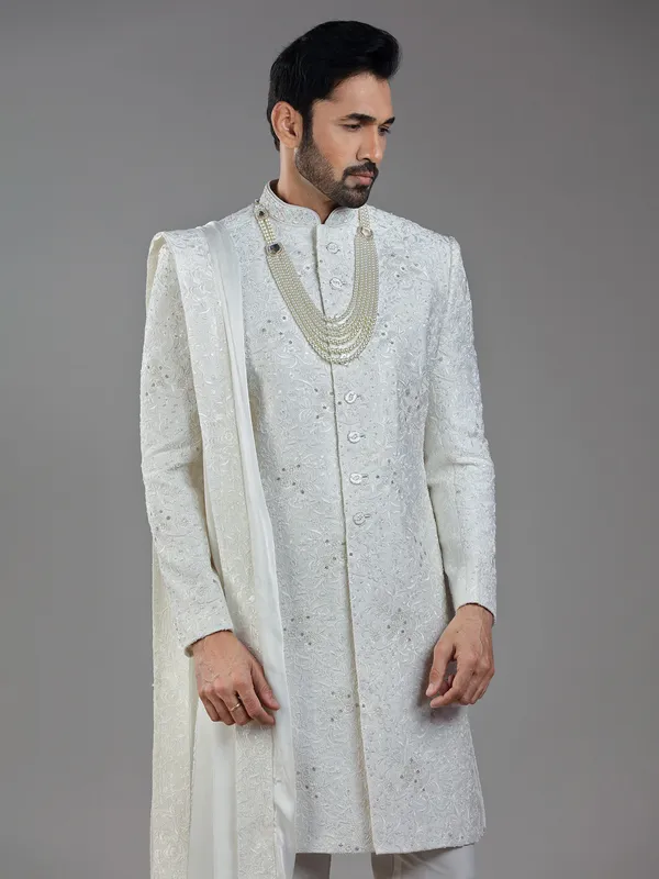 Majestic elegance in cream silk with timeless embellishments