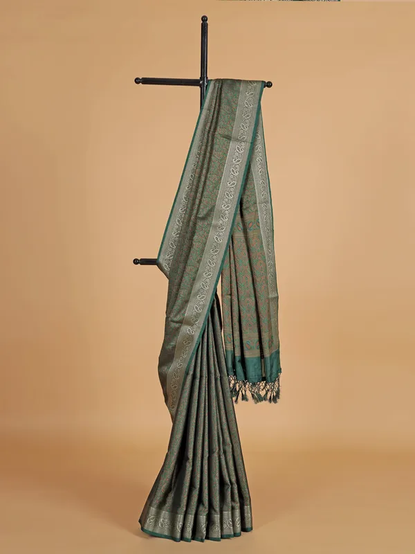Mehendi green silk saree with contrast border