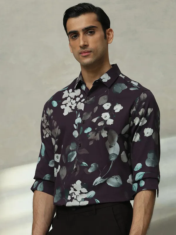 MUFTI printed wine coloured casual slim fit shirt