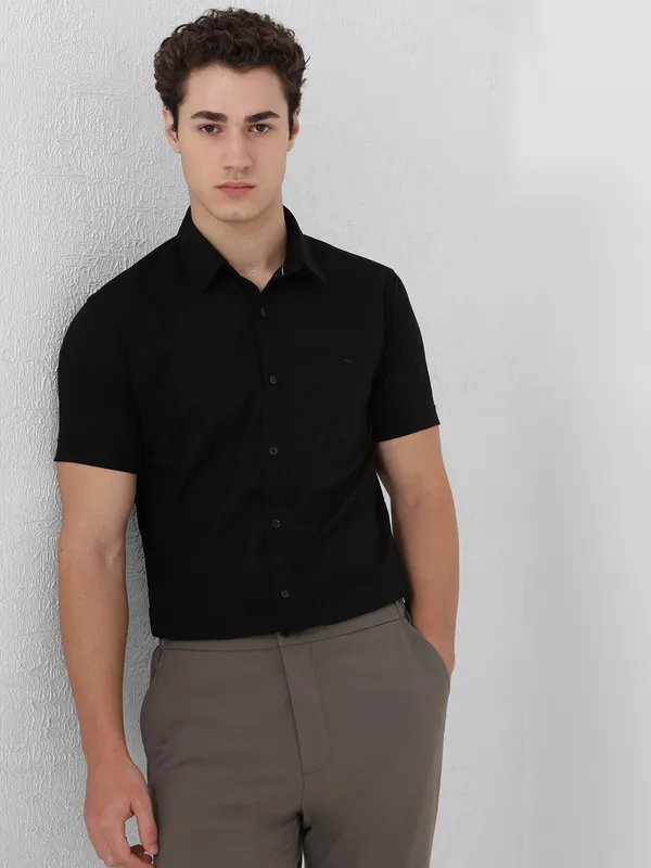 MUFTI solid black slim fit half sleeve casual shirt