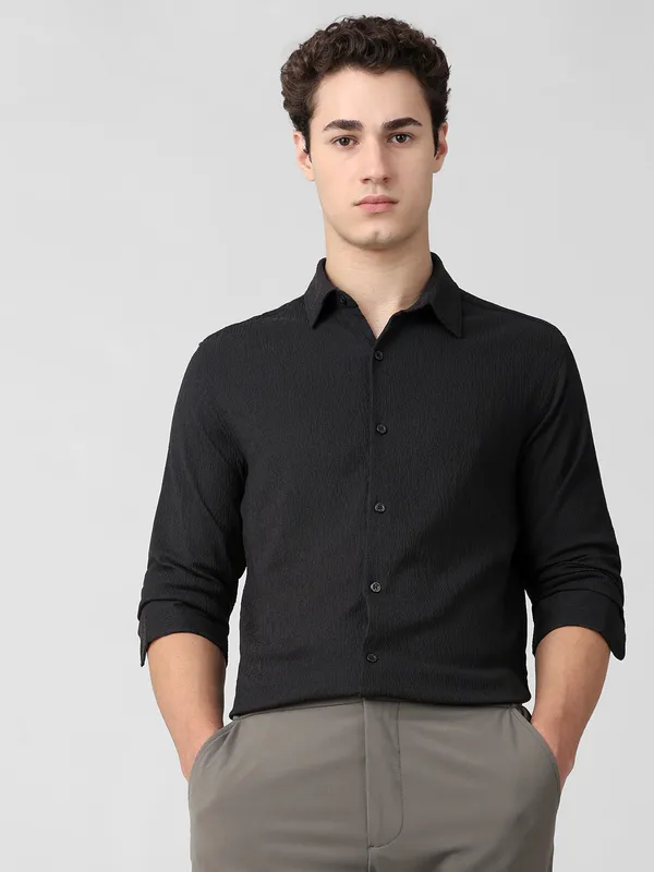 MUFTI solid textured black slim fit casual wear shirt