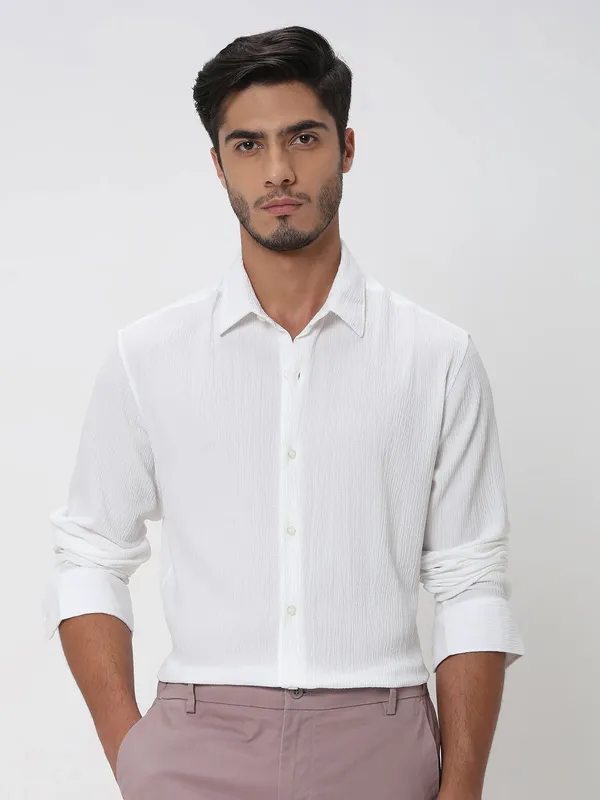 MUFTI solid textured white slim fit casual wear shirt